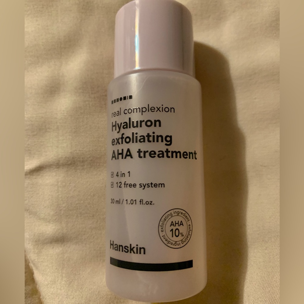 Hanskin Hyaluron exfoliating AHA Treatment - 1 fl oz